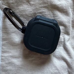 Like new Spigen galaxy buds pro/pro2 protective case.